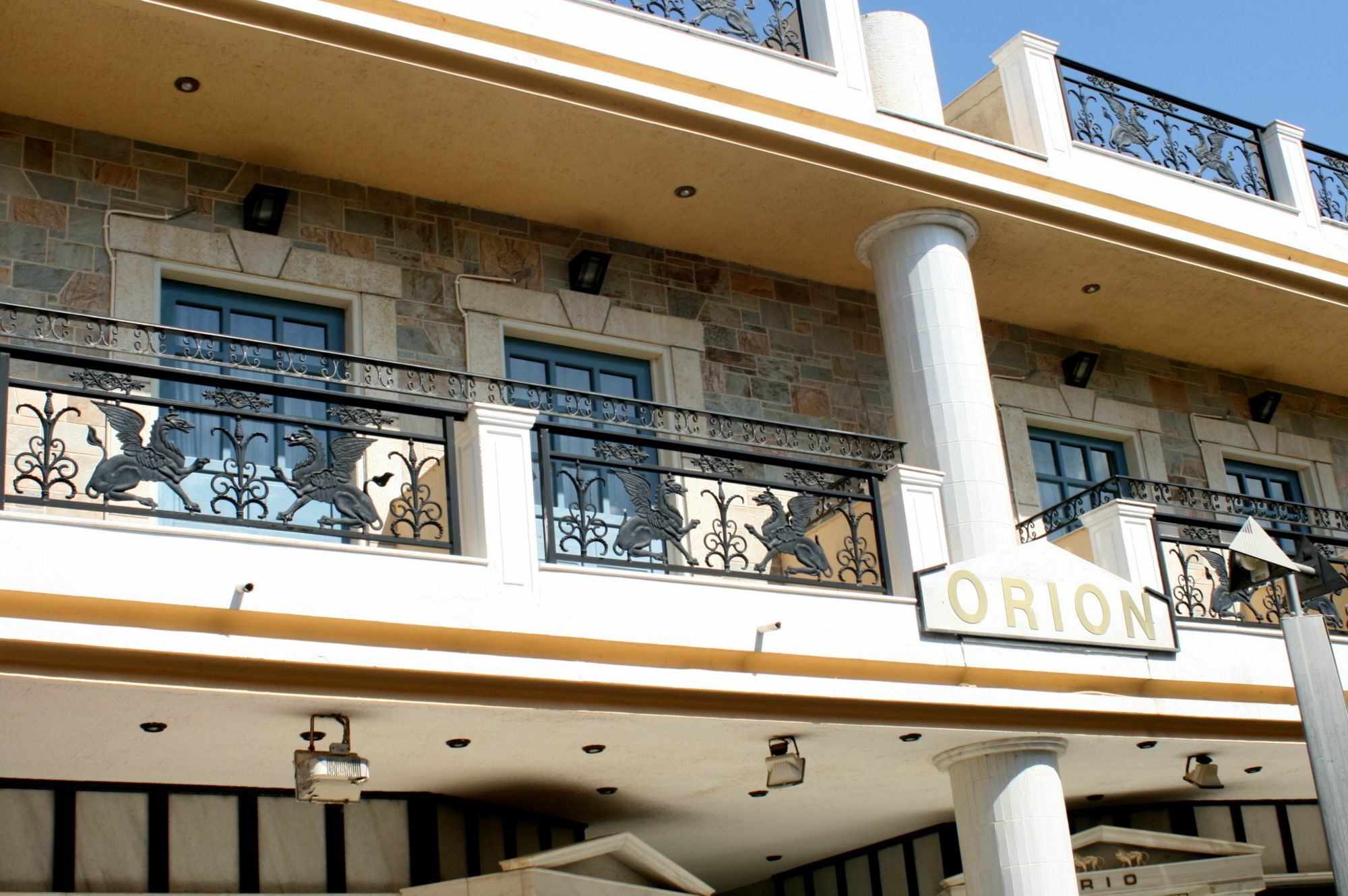 Orion Apartments Малиа Екстериор снимка
